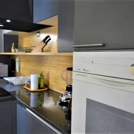 Agata House شقة
